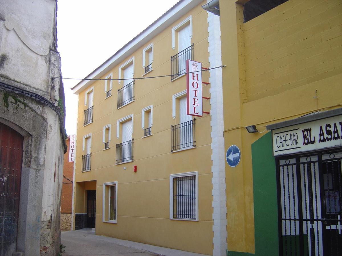 Hotel Plaza Talarrubias Exterior foto